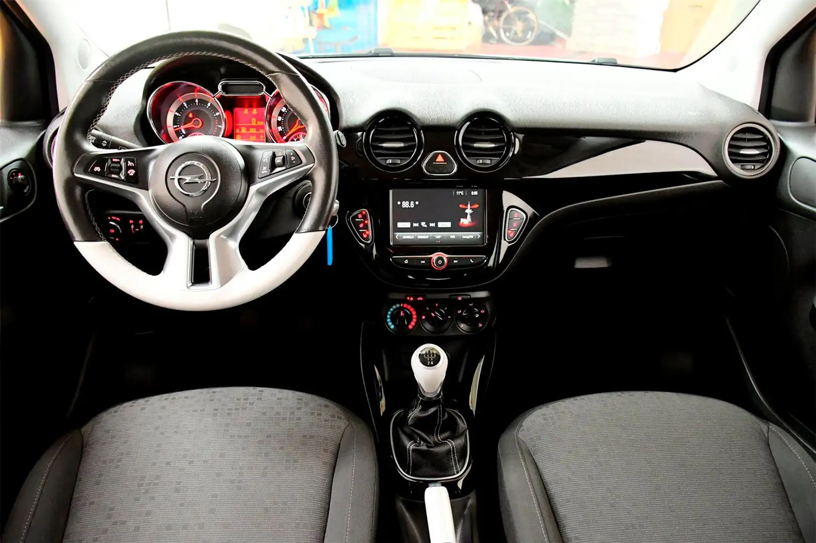 Vehicle image, number 6
