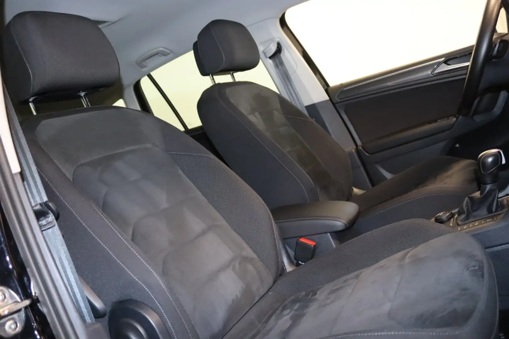 Vehicle image, number 8