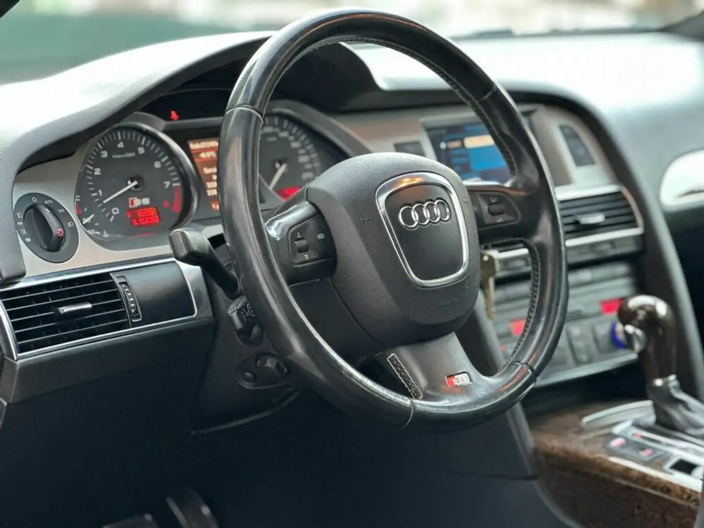 Vehicle image, number 13