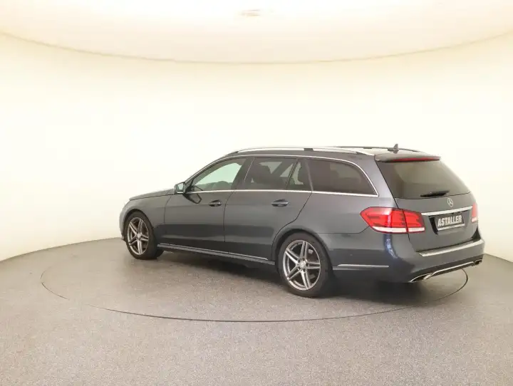 Additional image of the vehicle