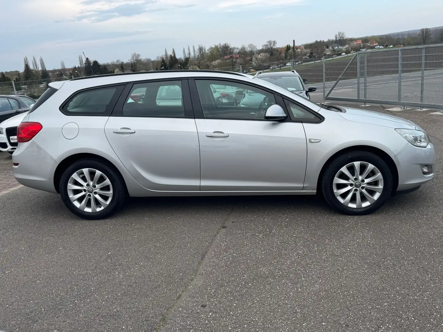Vehicle image, number 8
