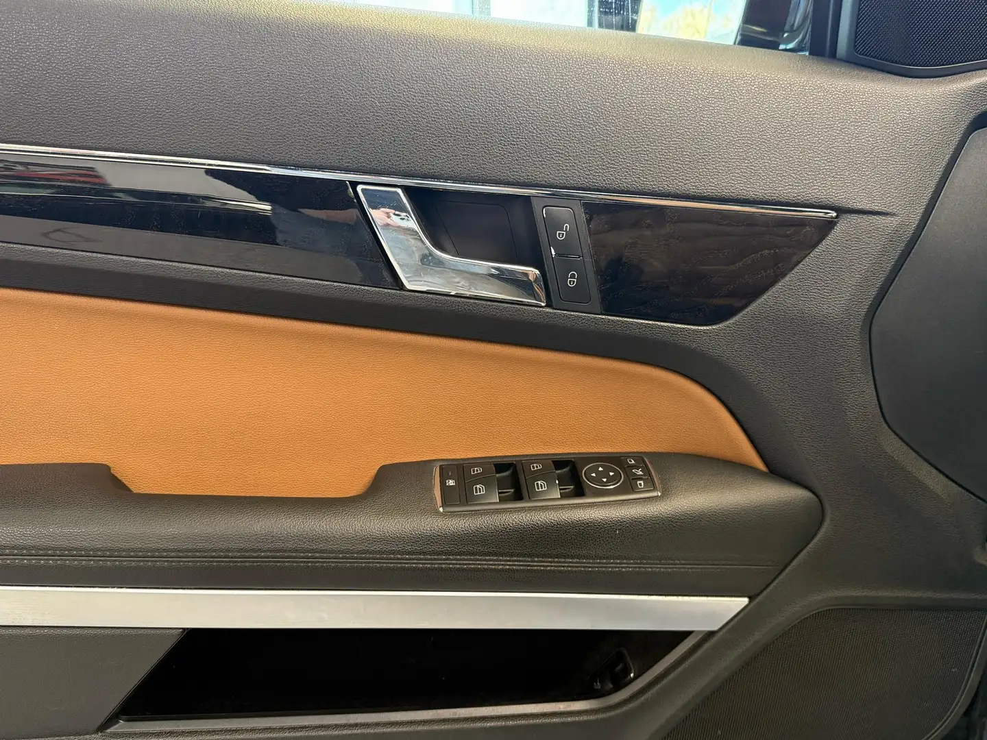 Vehicle image, number 13