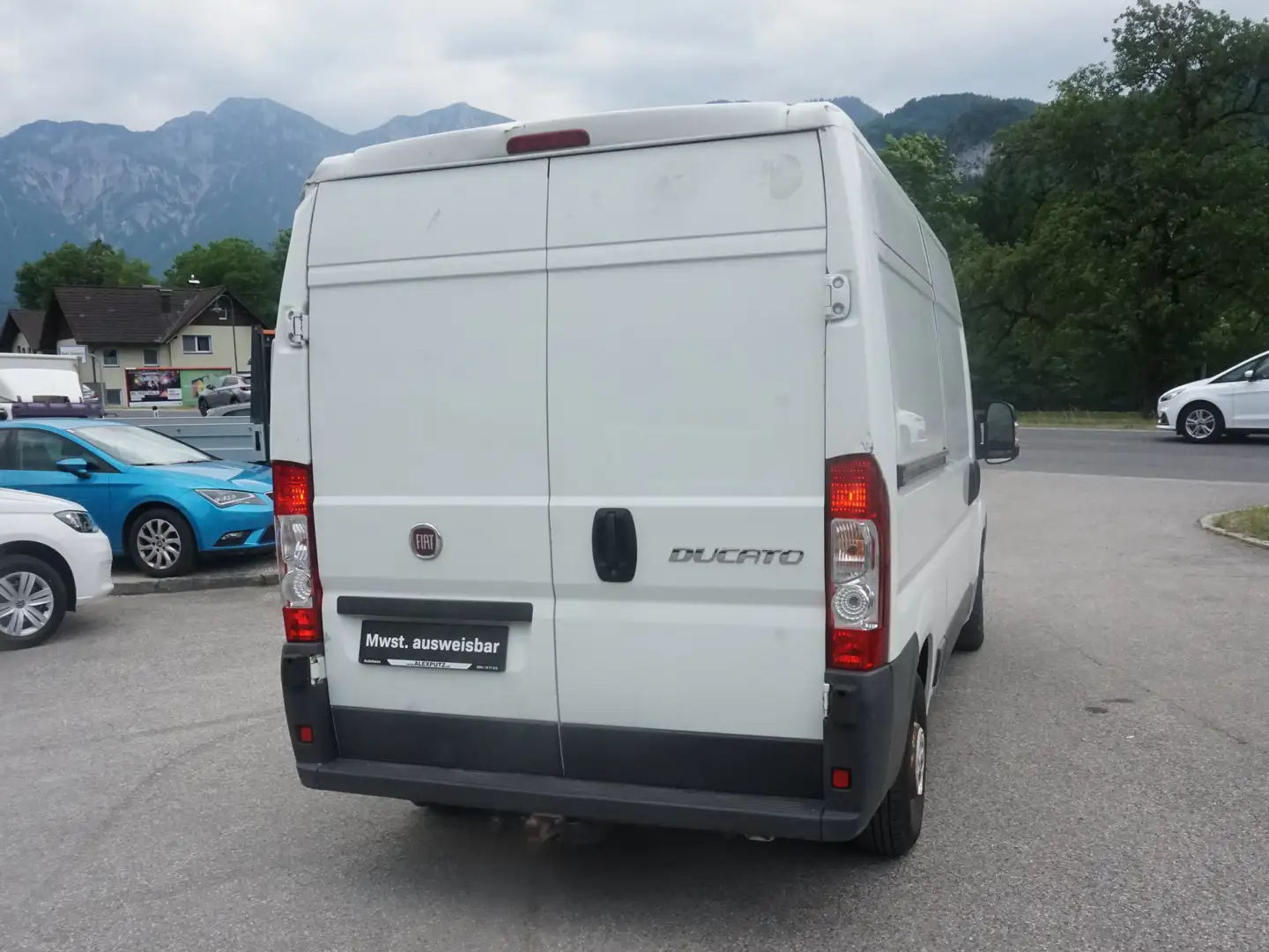 Vehicle image, number 9