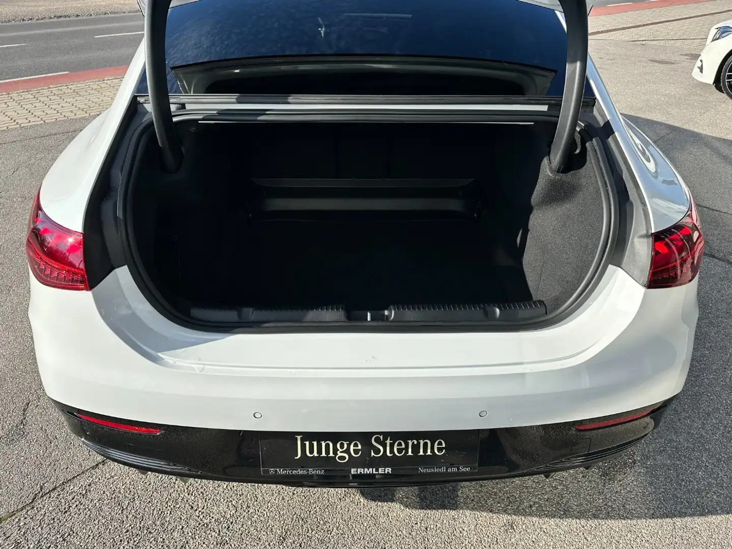 Vehicle image, number 8