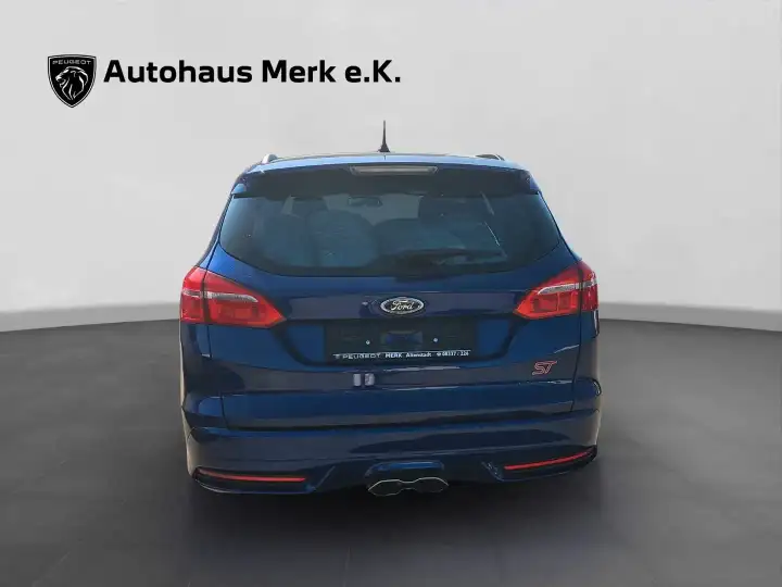 Additional image of the vehicle