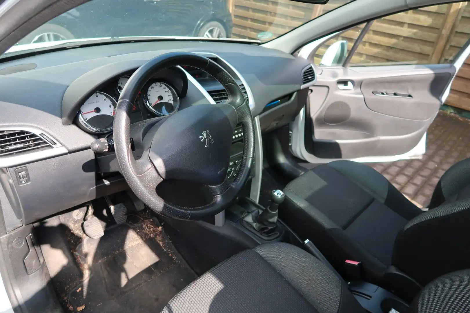 Vehicle image, number 10