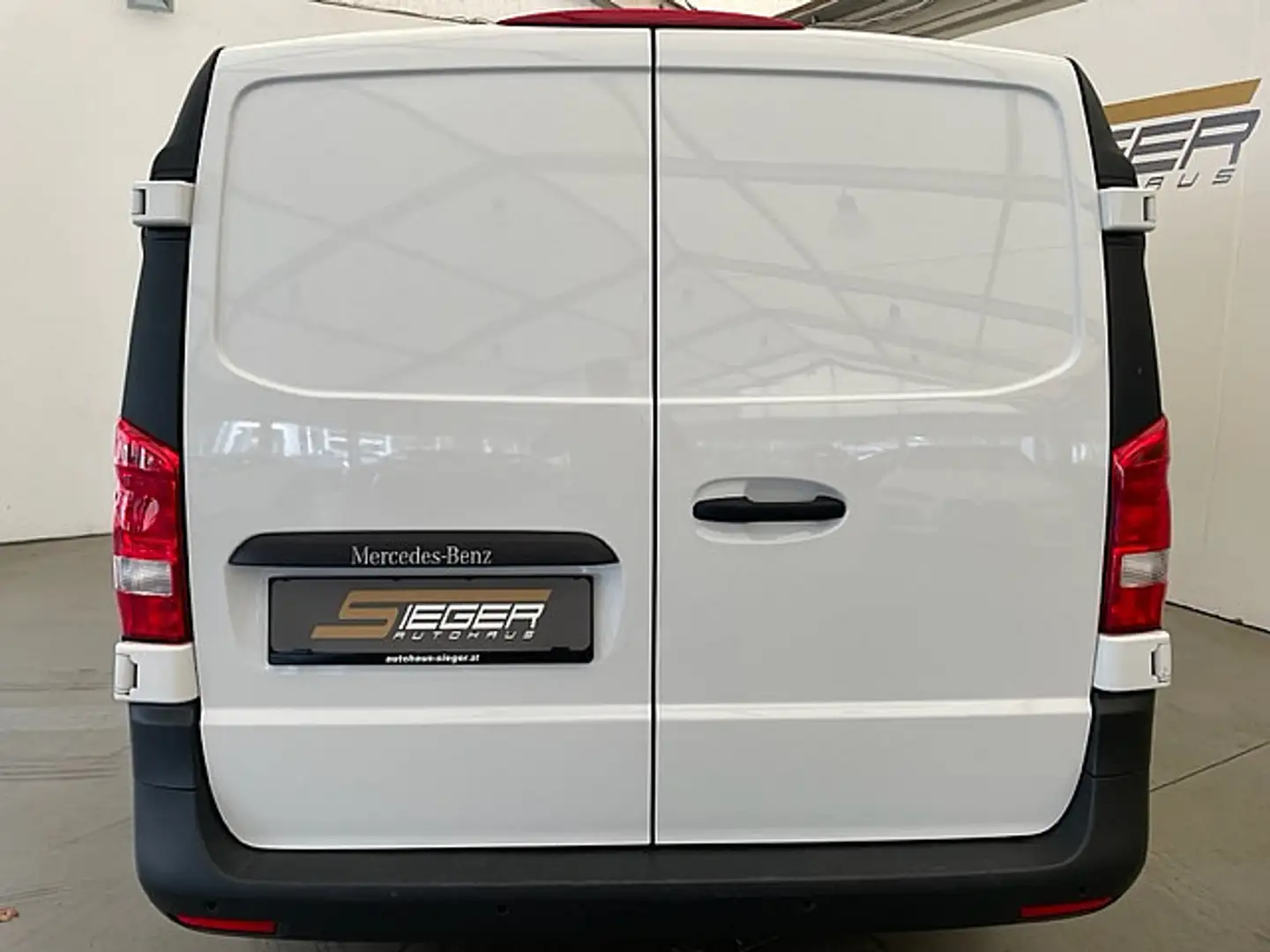 Vehicle image, number 4