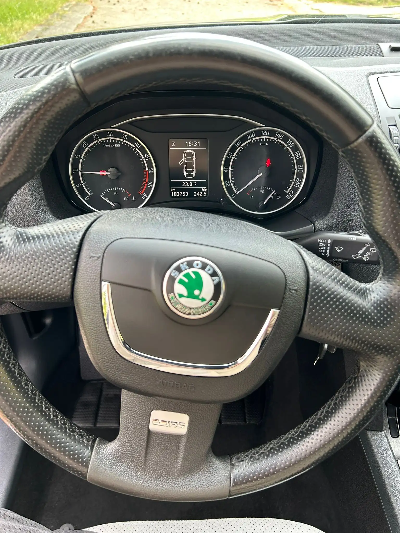 Vehicle image, number 6