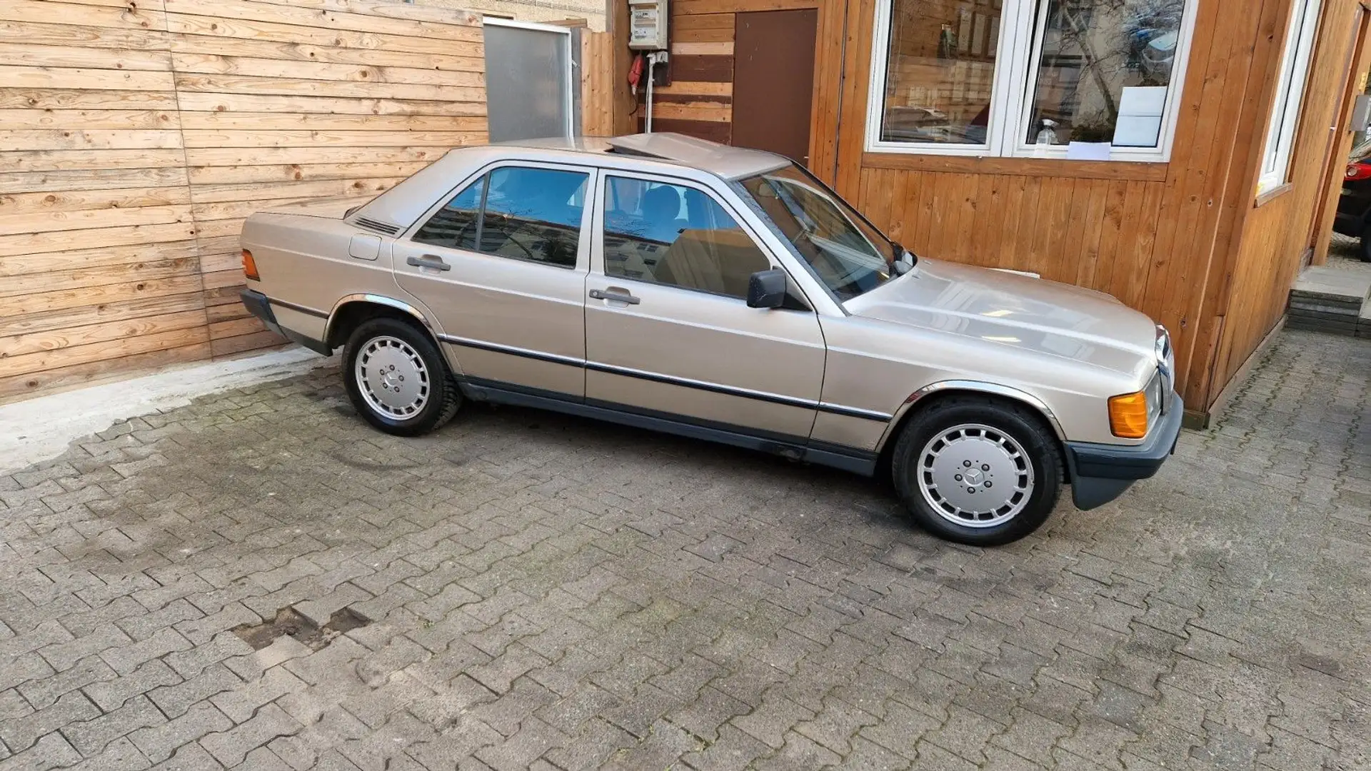 Vehicle image, number 3