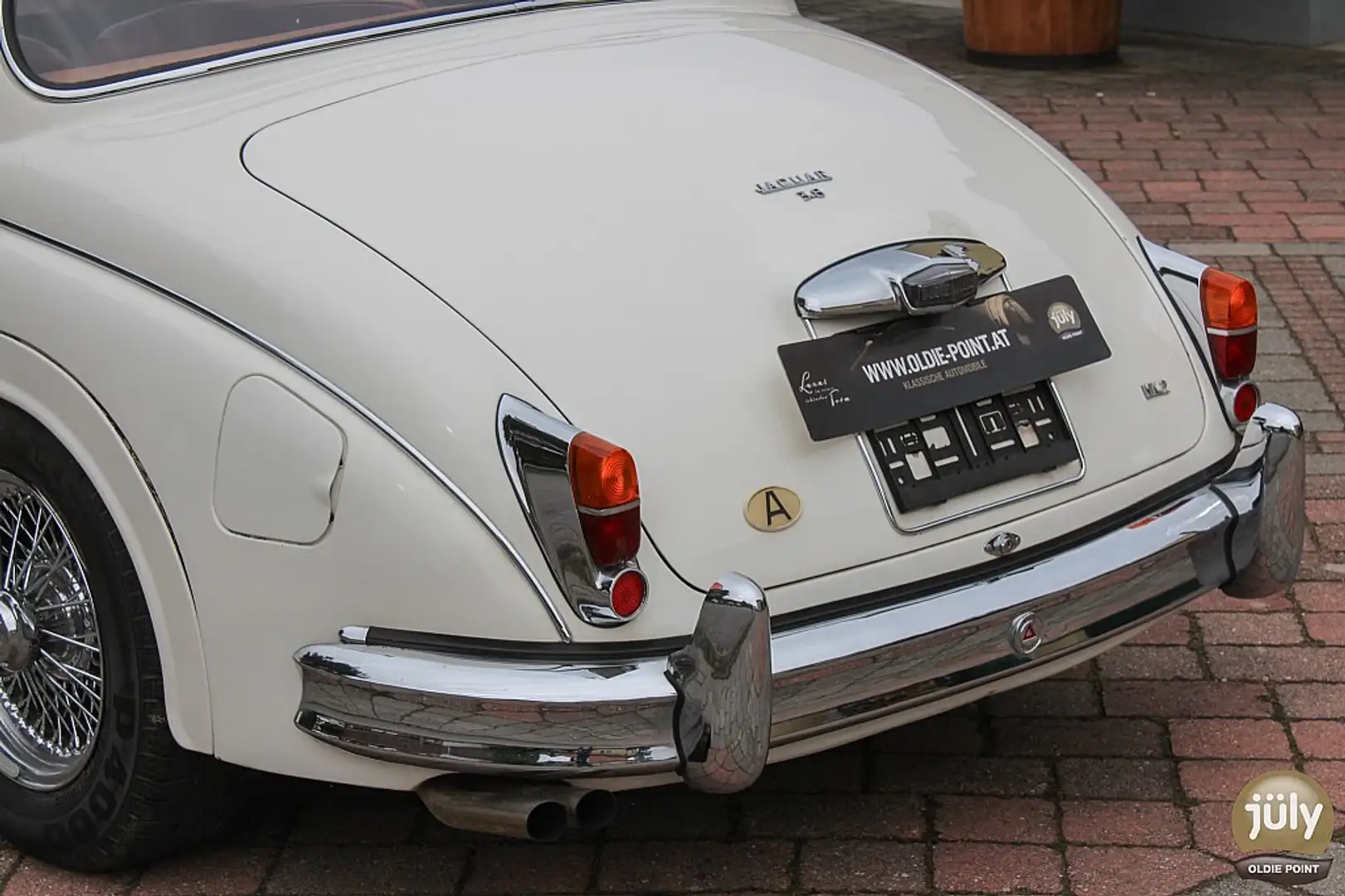 Vehicle image, number 10