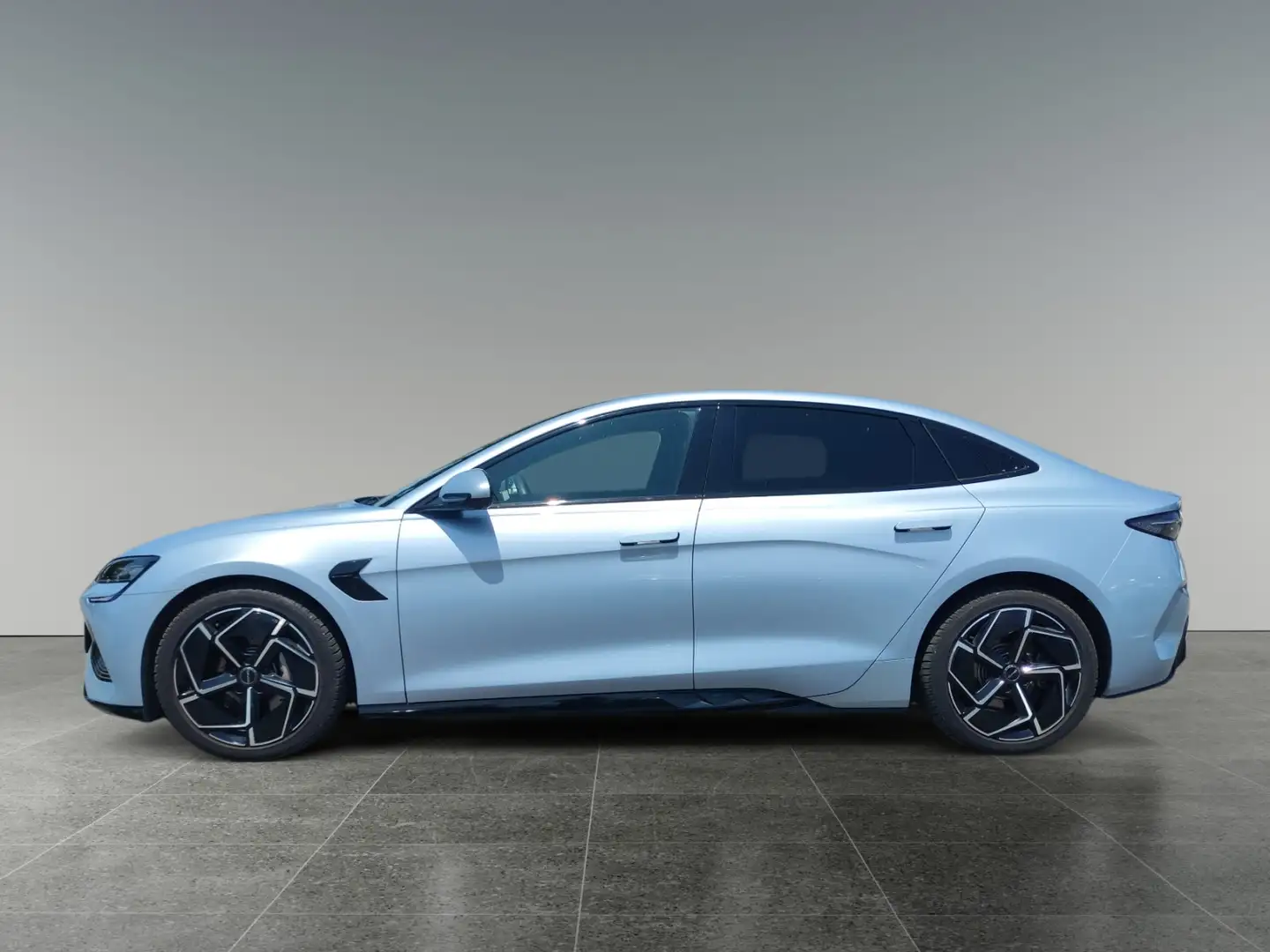Vehicle image, number 2