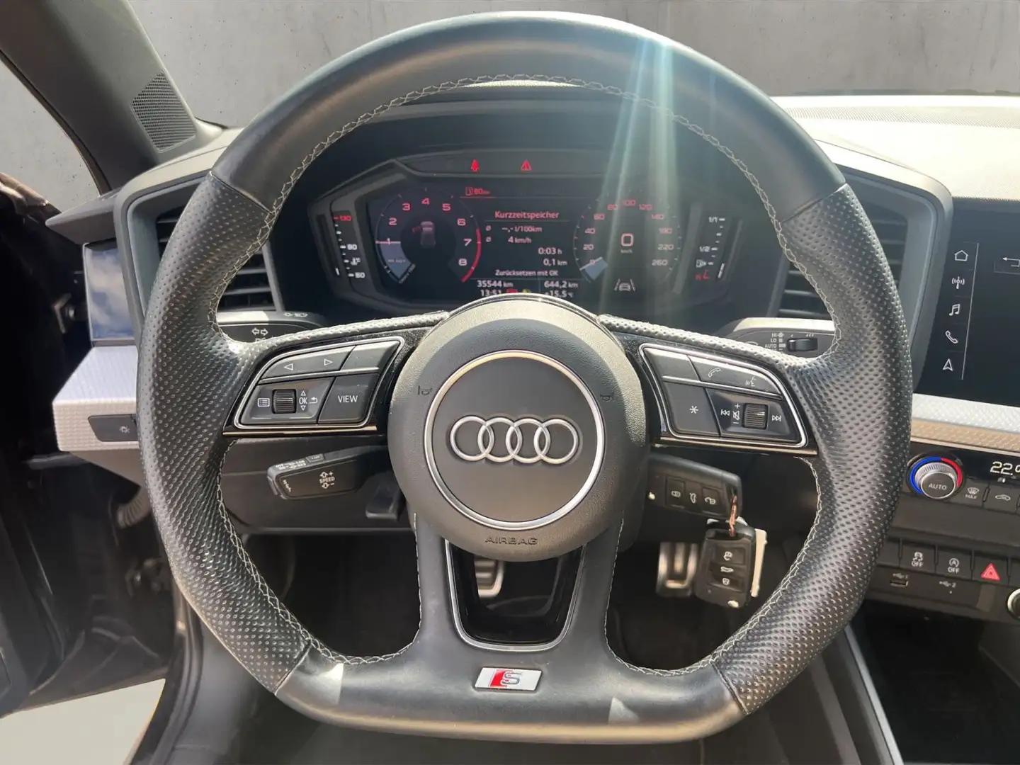 Vehicle image, number 9