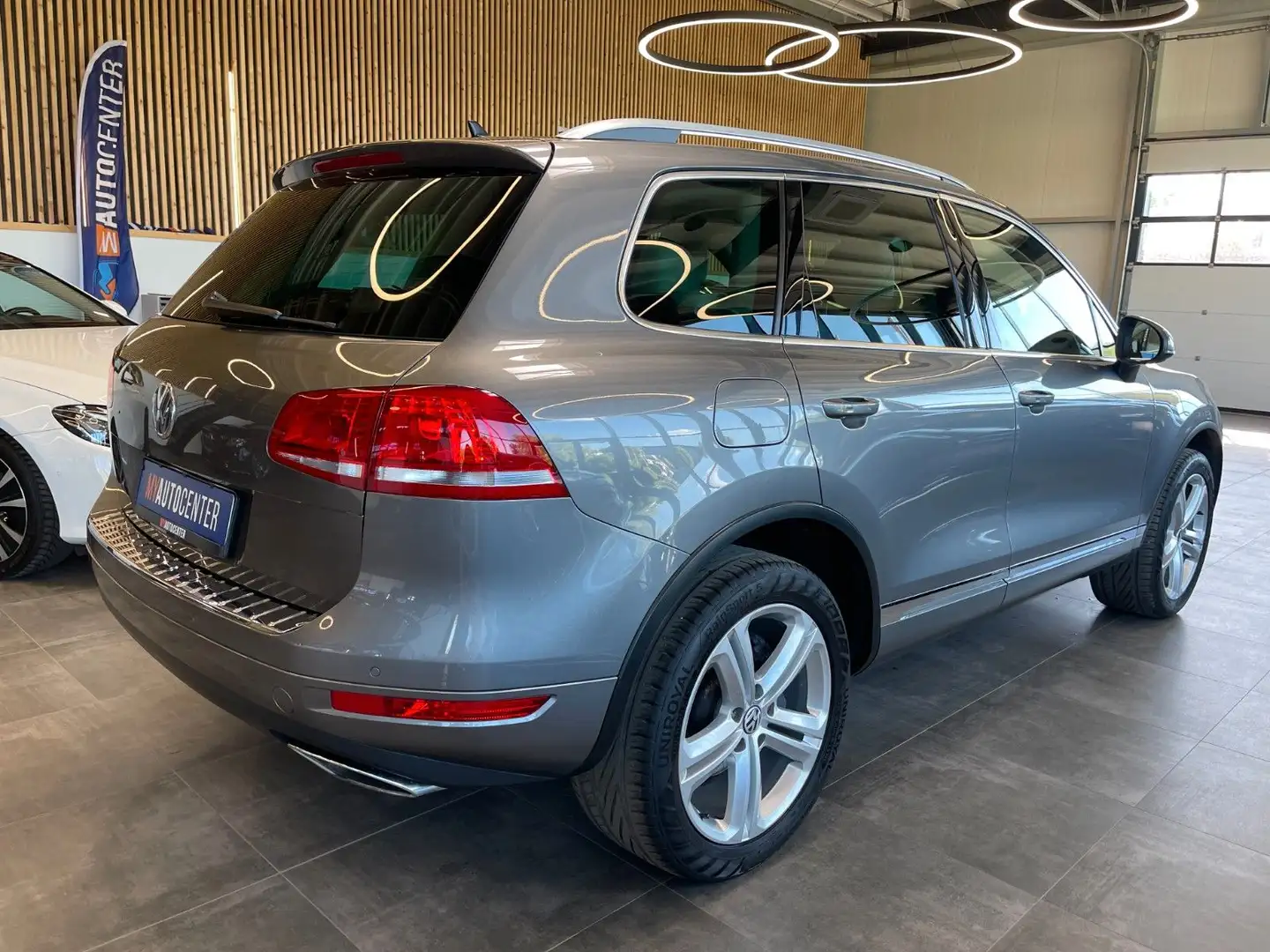 Vehicle image, number 4