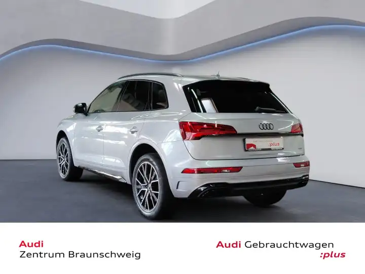 Additional image of the vehicle