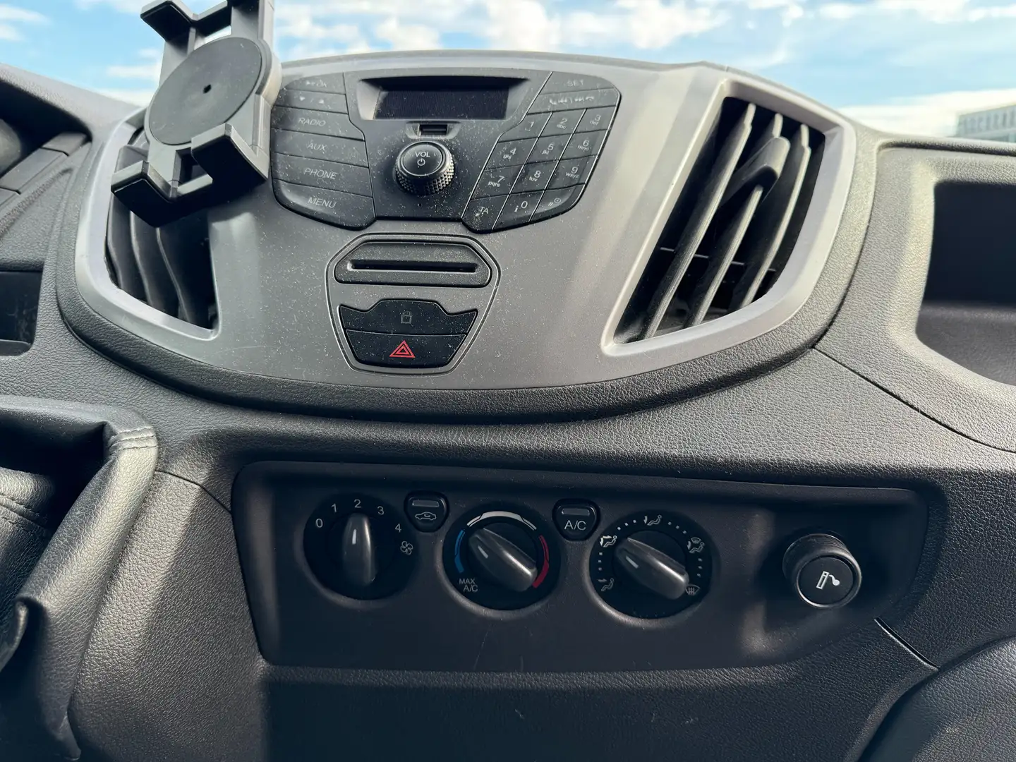Vehicle image, number 6