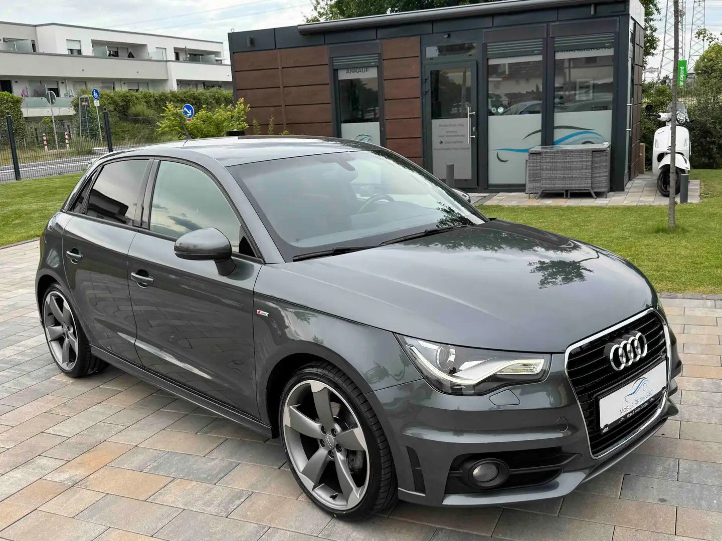 Vehicle image, number 3