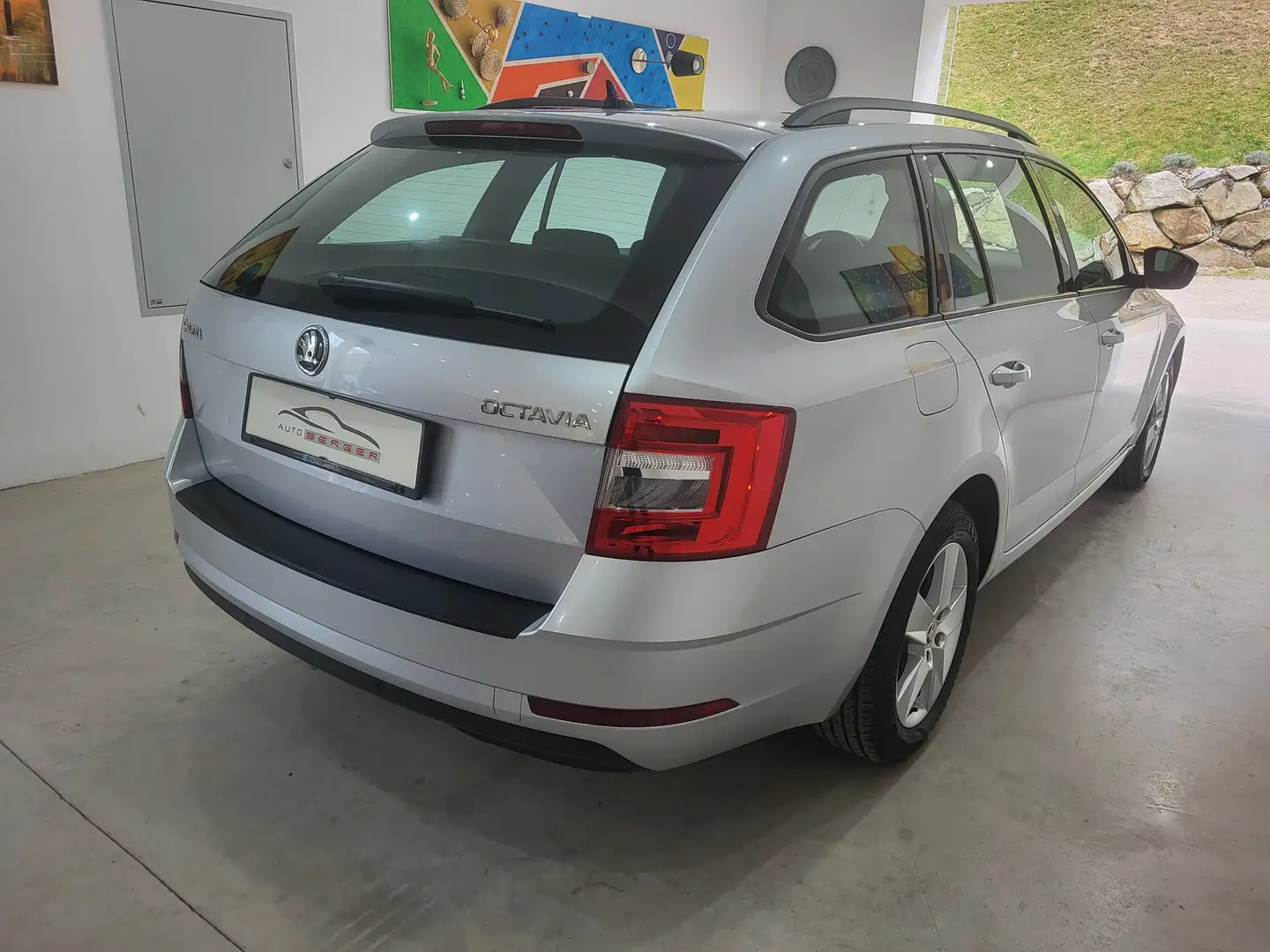 Vehicle image, number 4