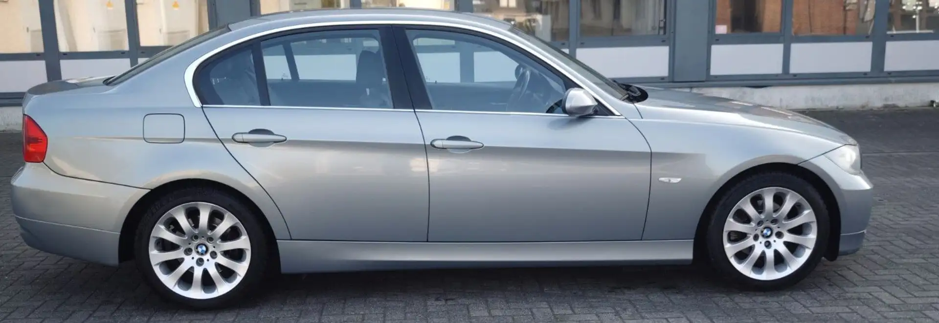 Vehicle image, number 4