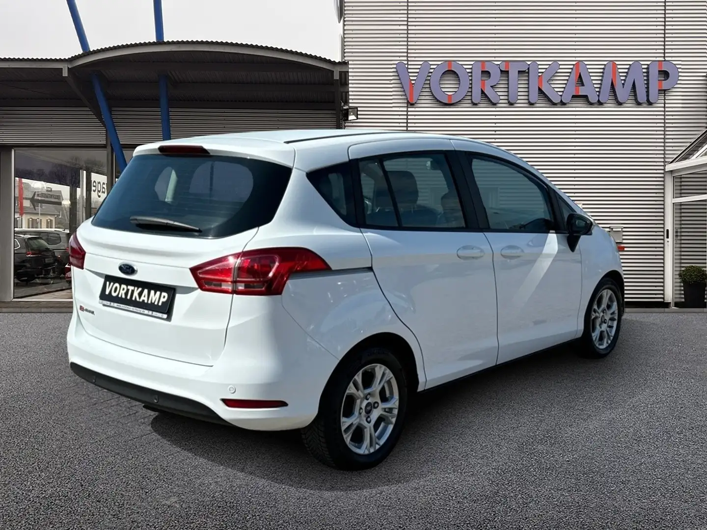 Vehicle image, number 6