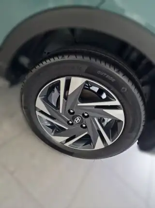 Vehicle image thumbnail, number 4
