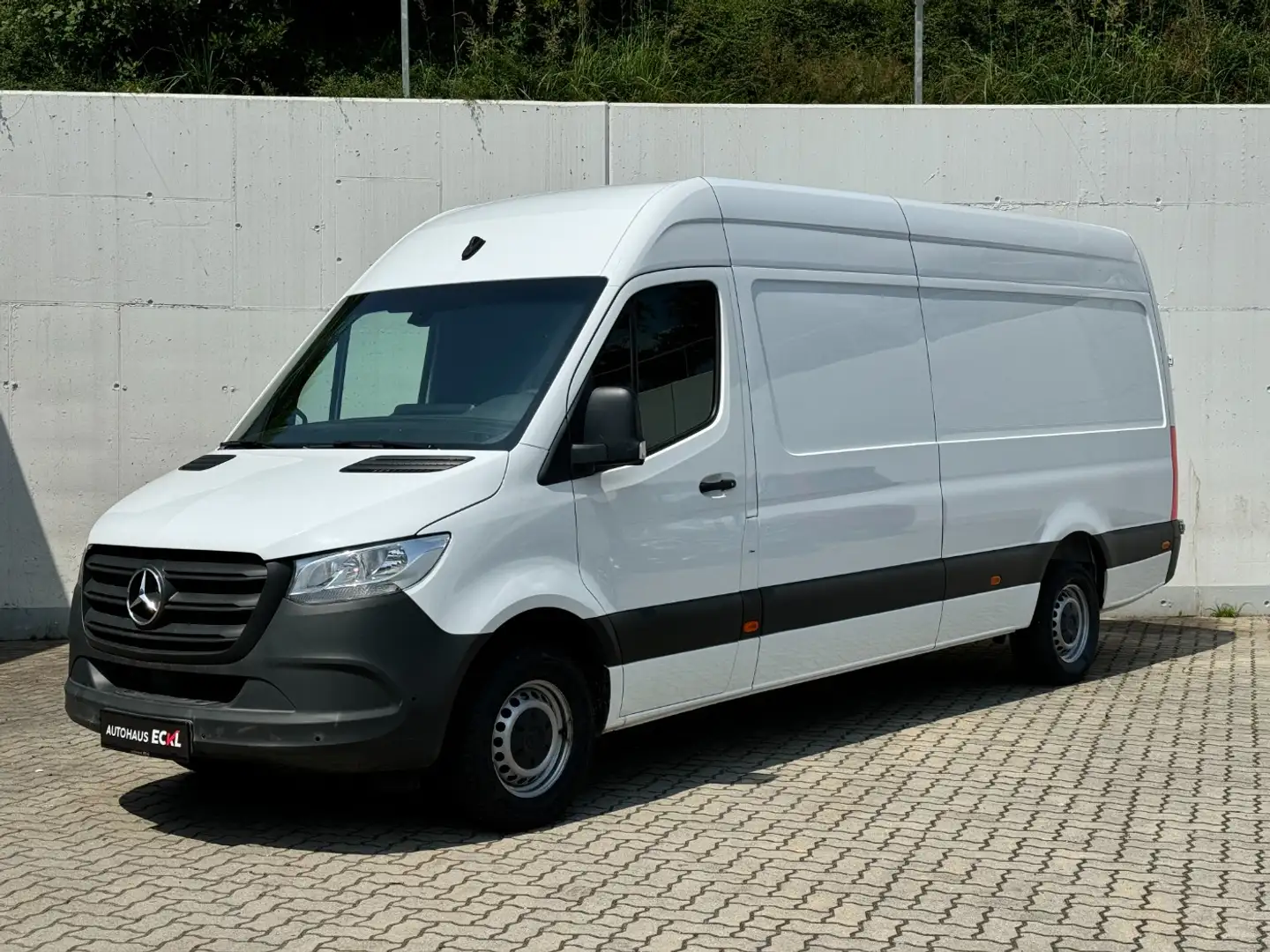 Vehicle image, number 4