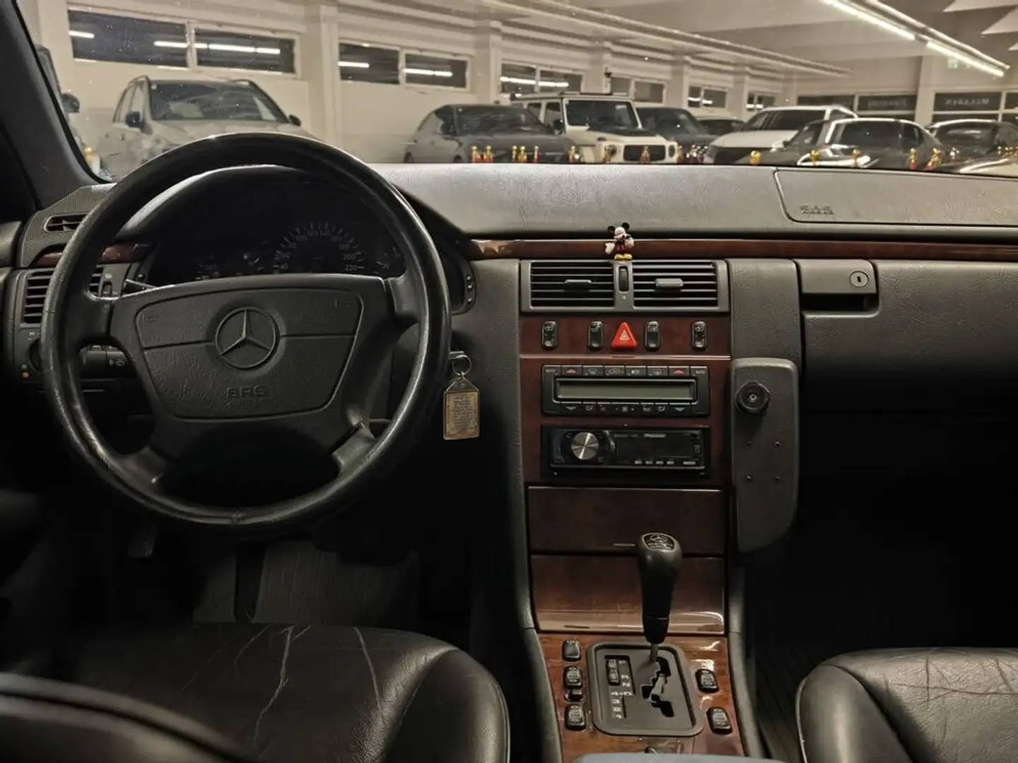 Vehicle image, number 9