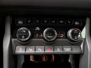Vehicle image thumbnail, number 7