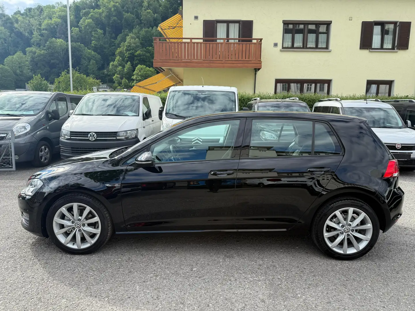 Vehicle image, number 4