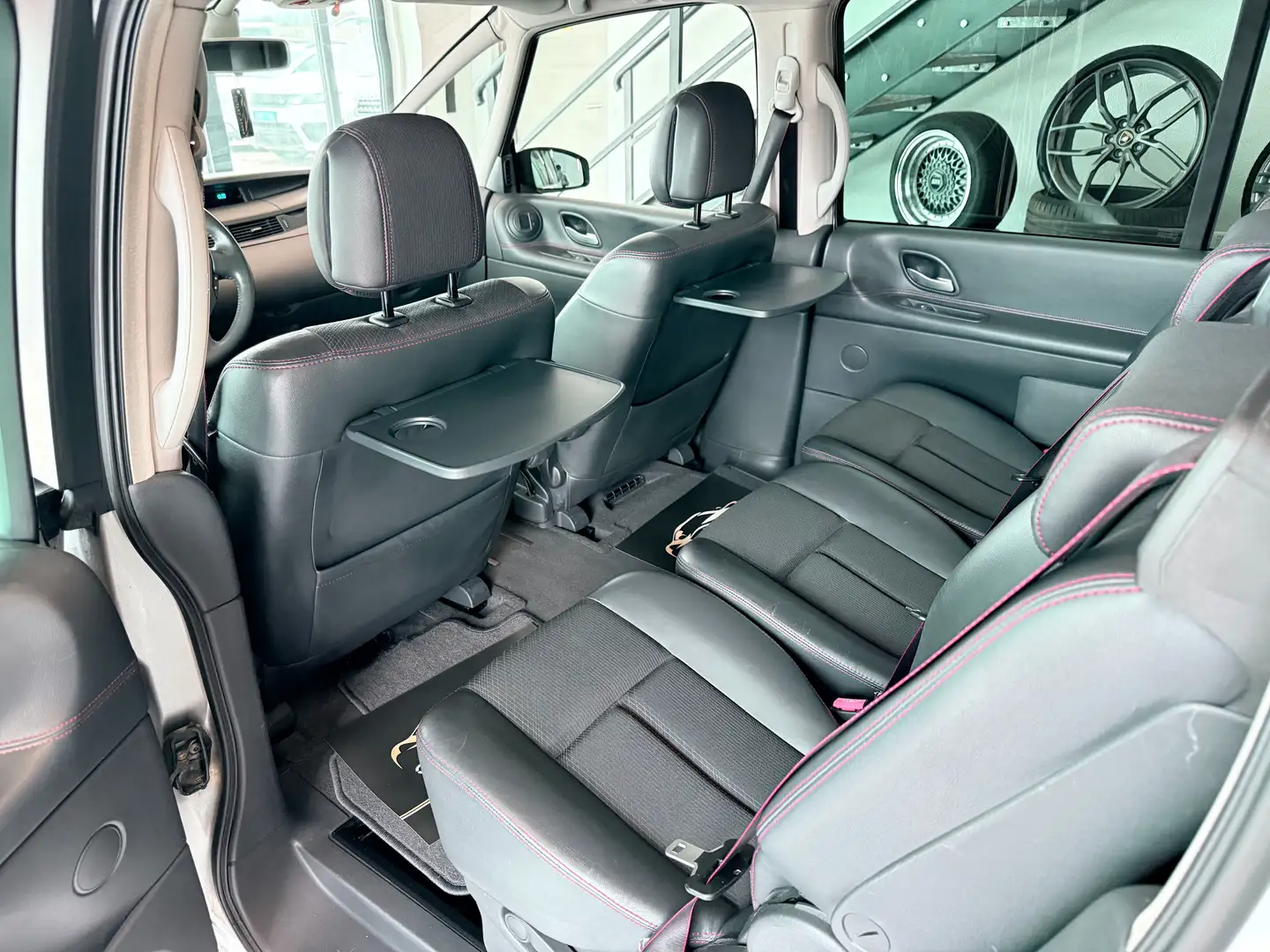 Vehicle image, number 8