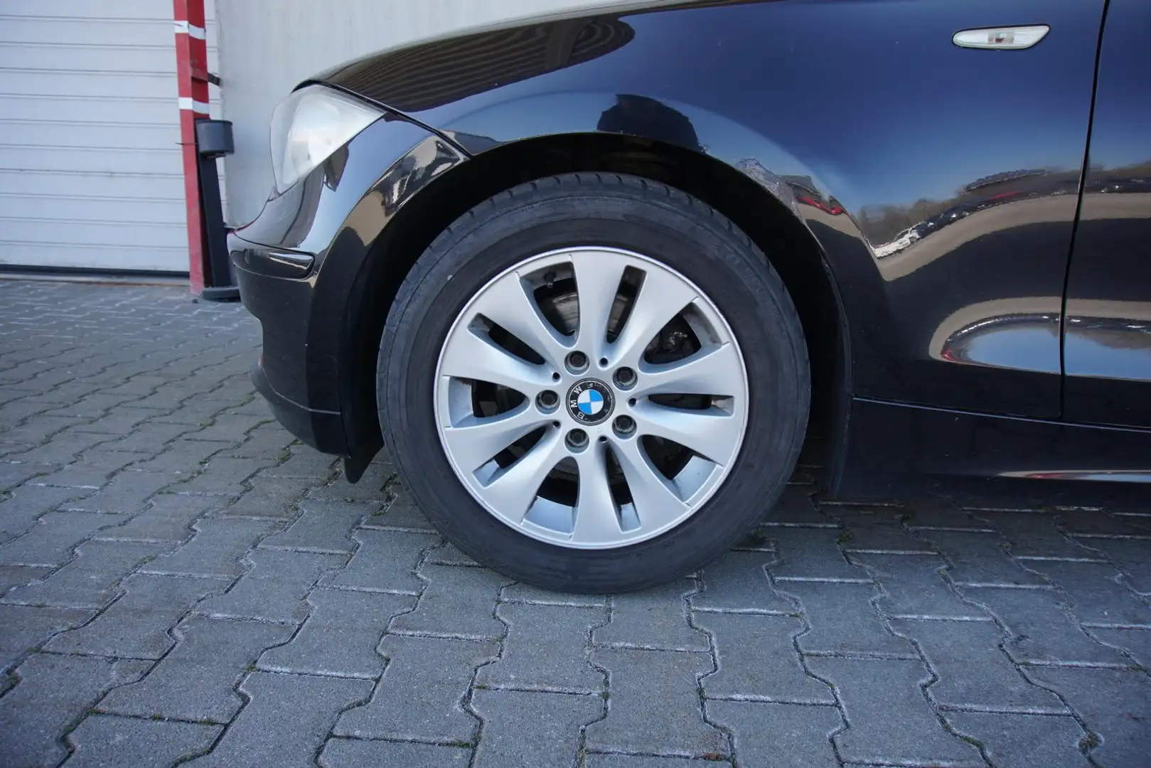 Vehicle image, number 3