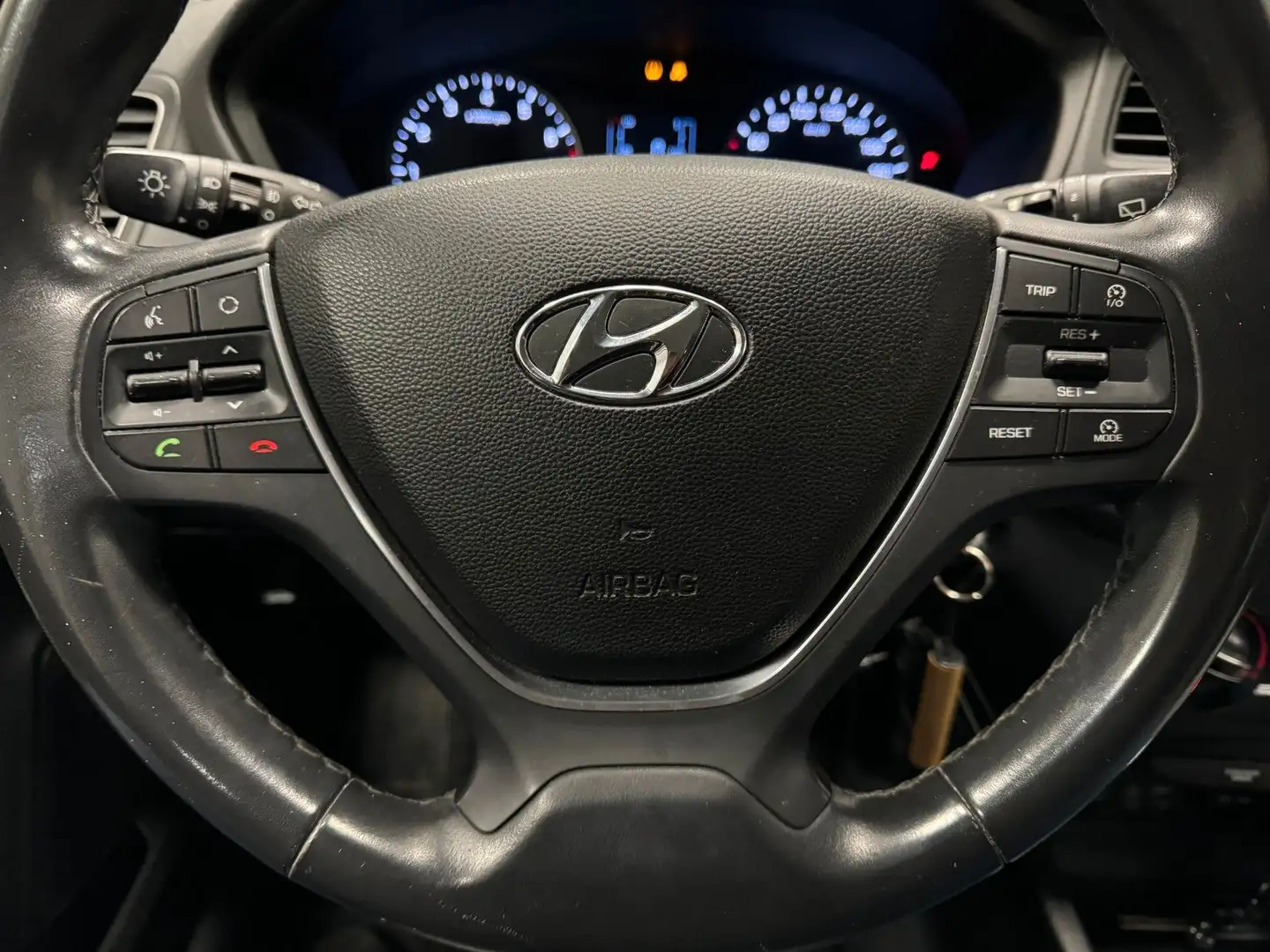 Vehicle image, number 13