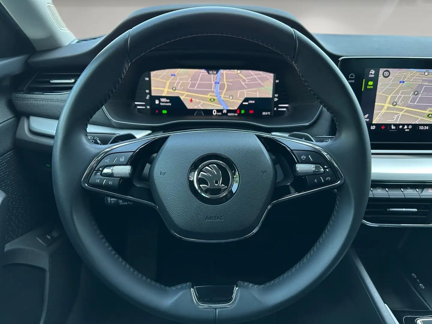 Vehicle image, number 19
