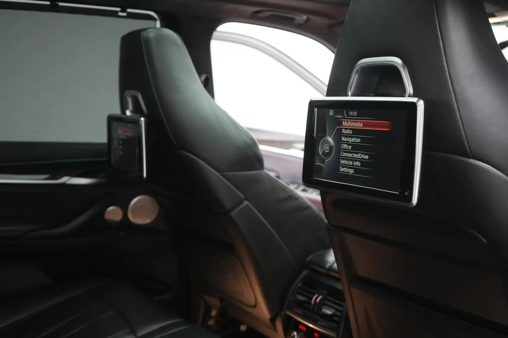 Vehicle image, number 8