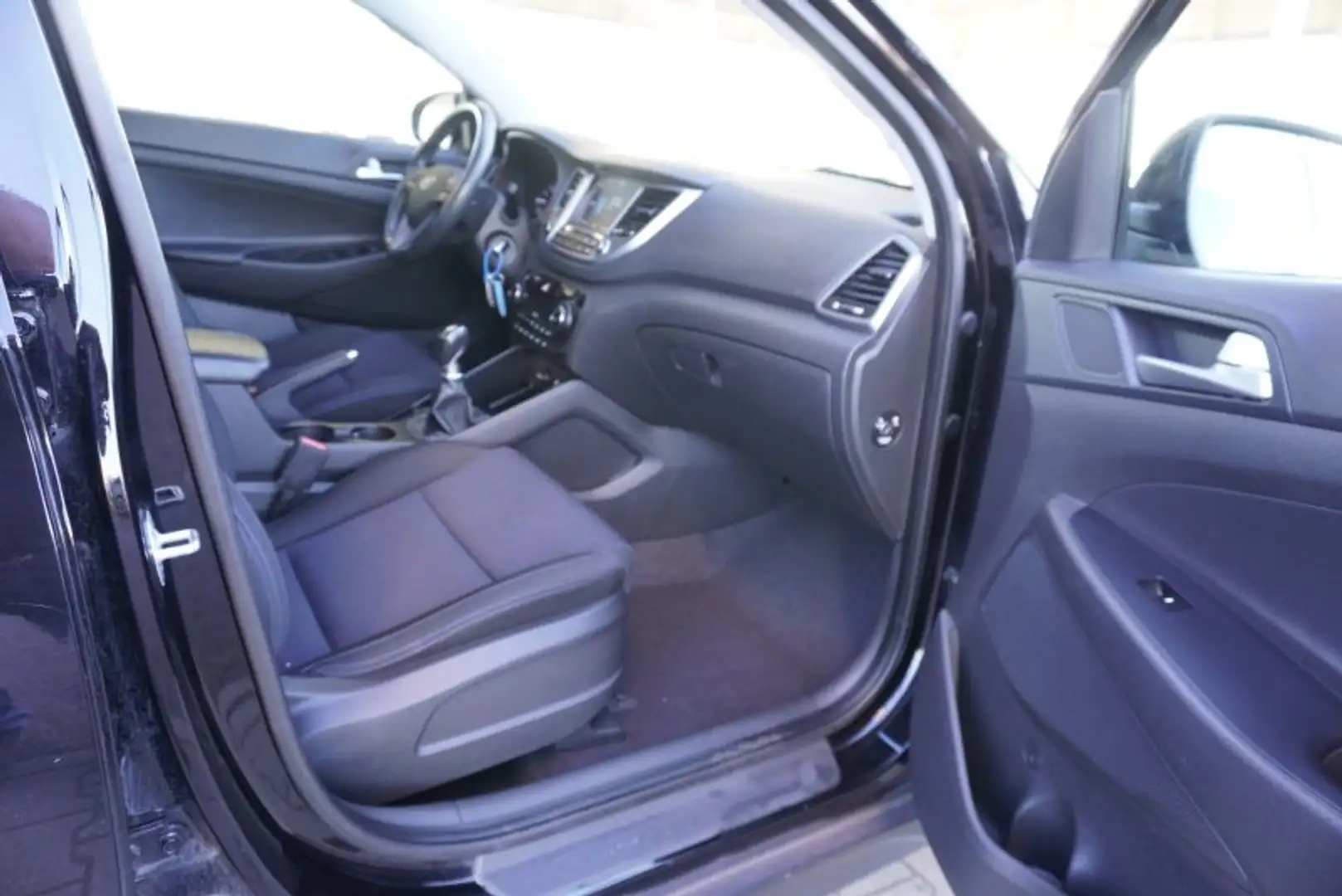 Vehicle image, number 8