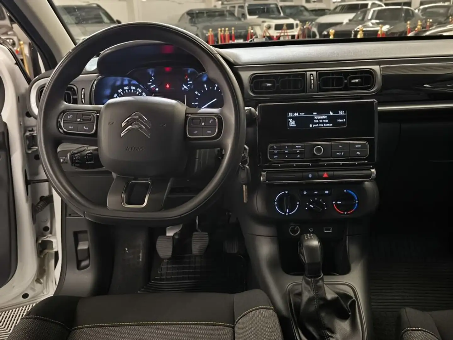Vehicle image, number 12