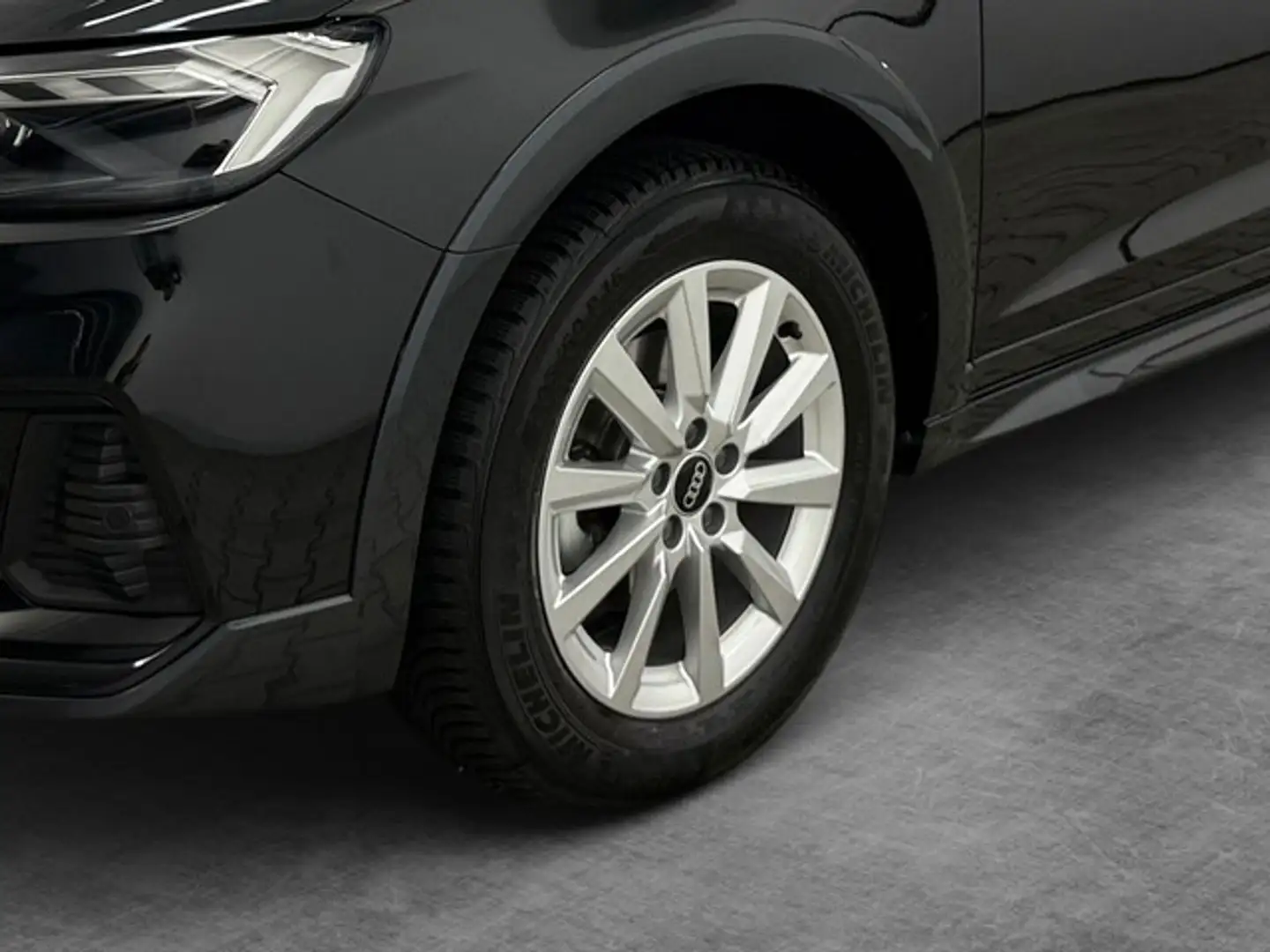 Vehicle image, number 4