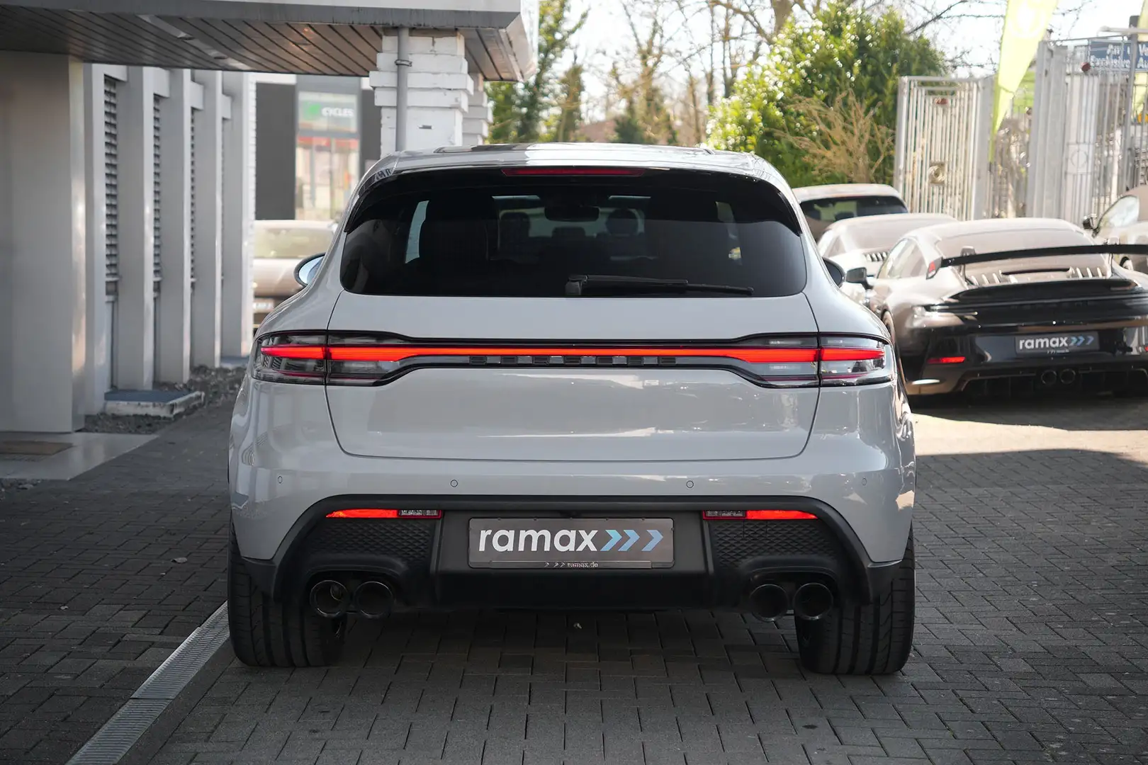 Vehicle image, number 5