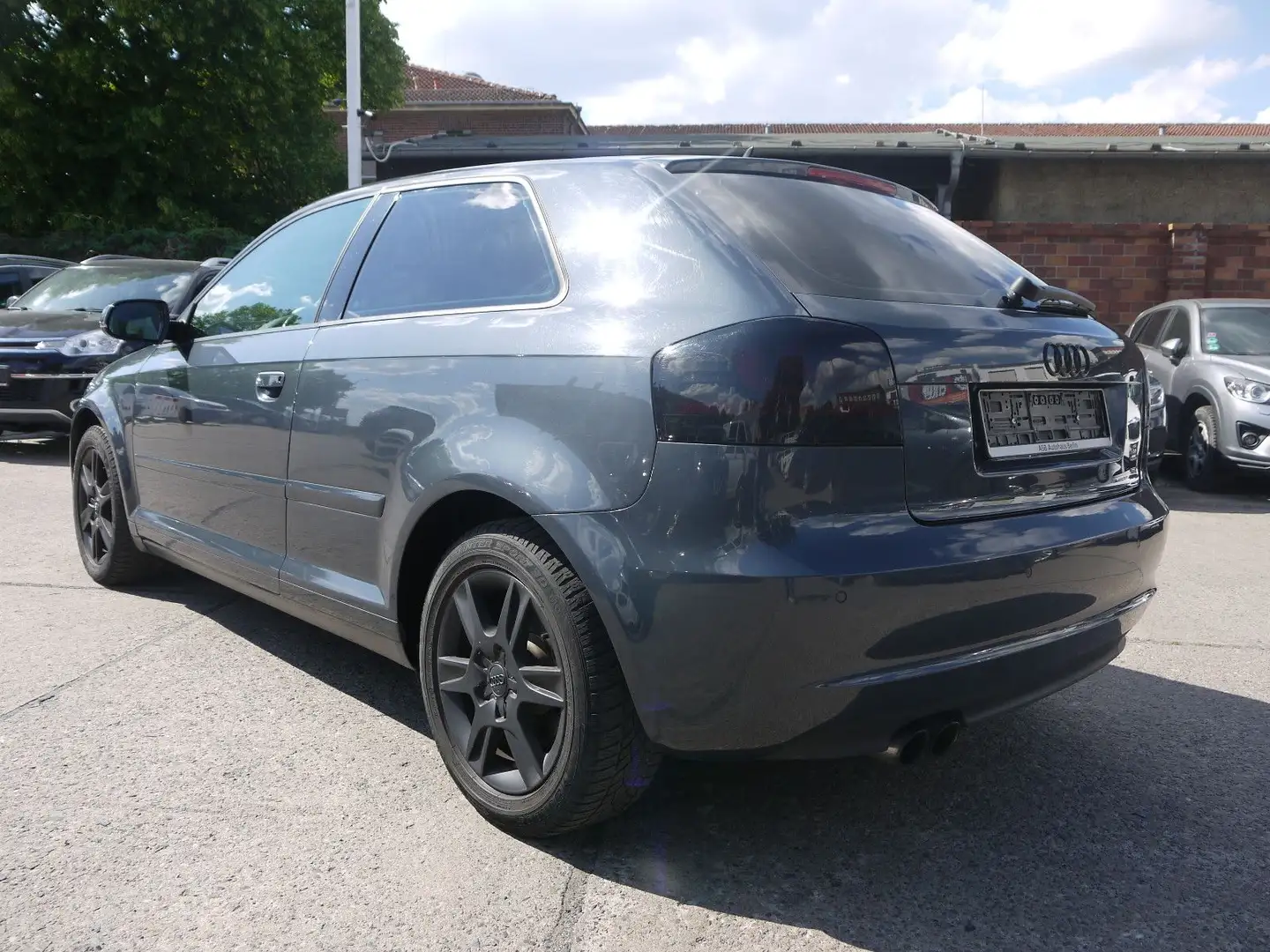 Vehicle image, number 8