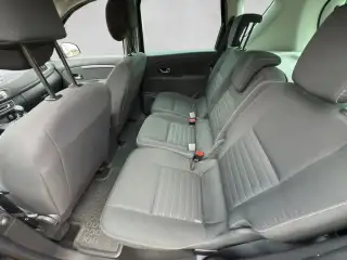 Vehicle image thumbnail, number 8