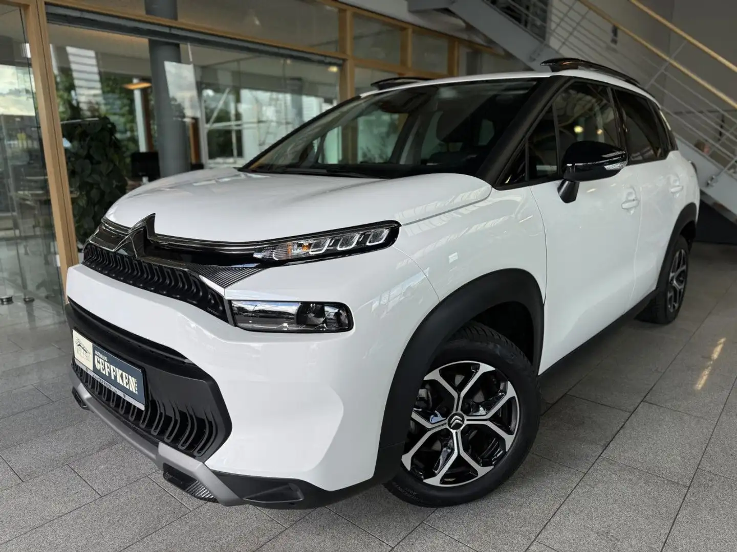 Vehicle image, number 1