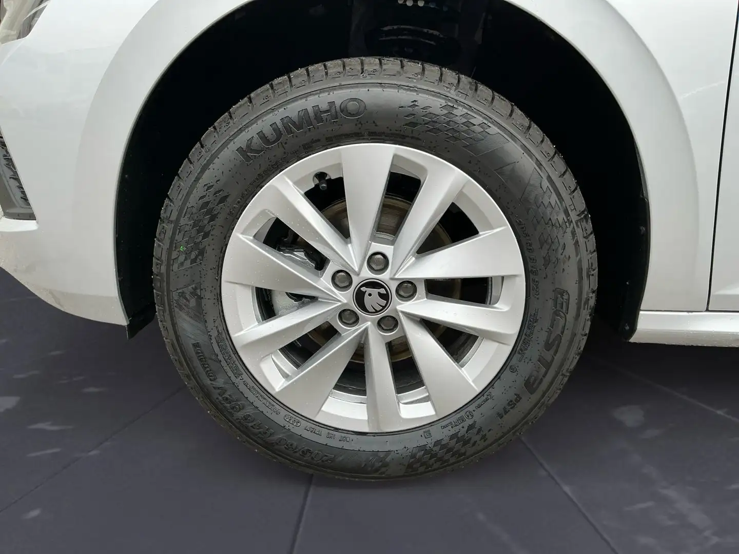 Vehicle image, number 9