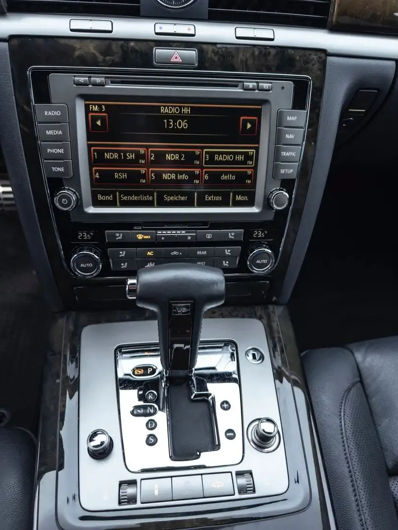 Vehicle image, number 9