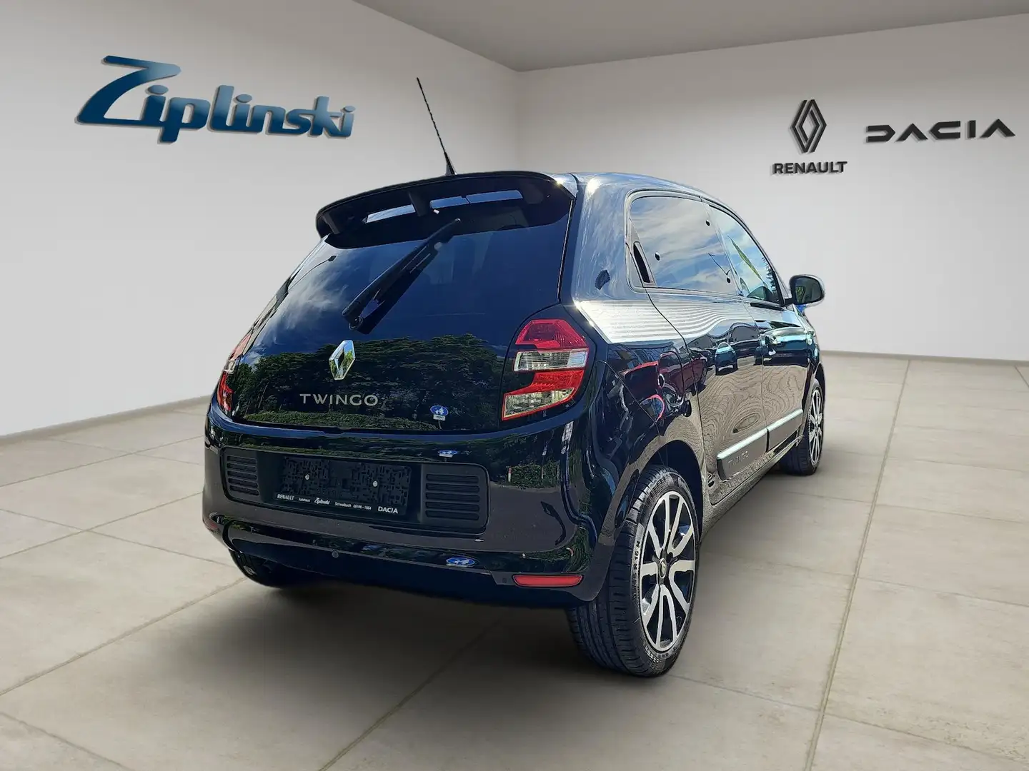 Vehicle image, number 4
