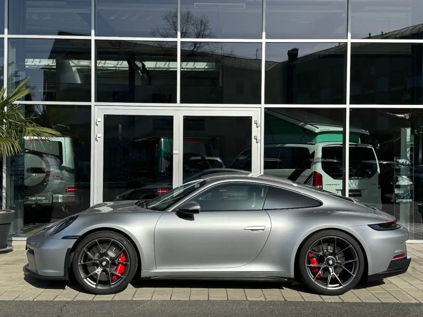 Vehicle image, number 3