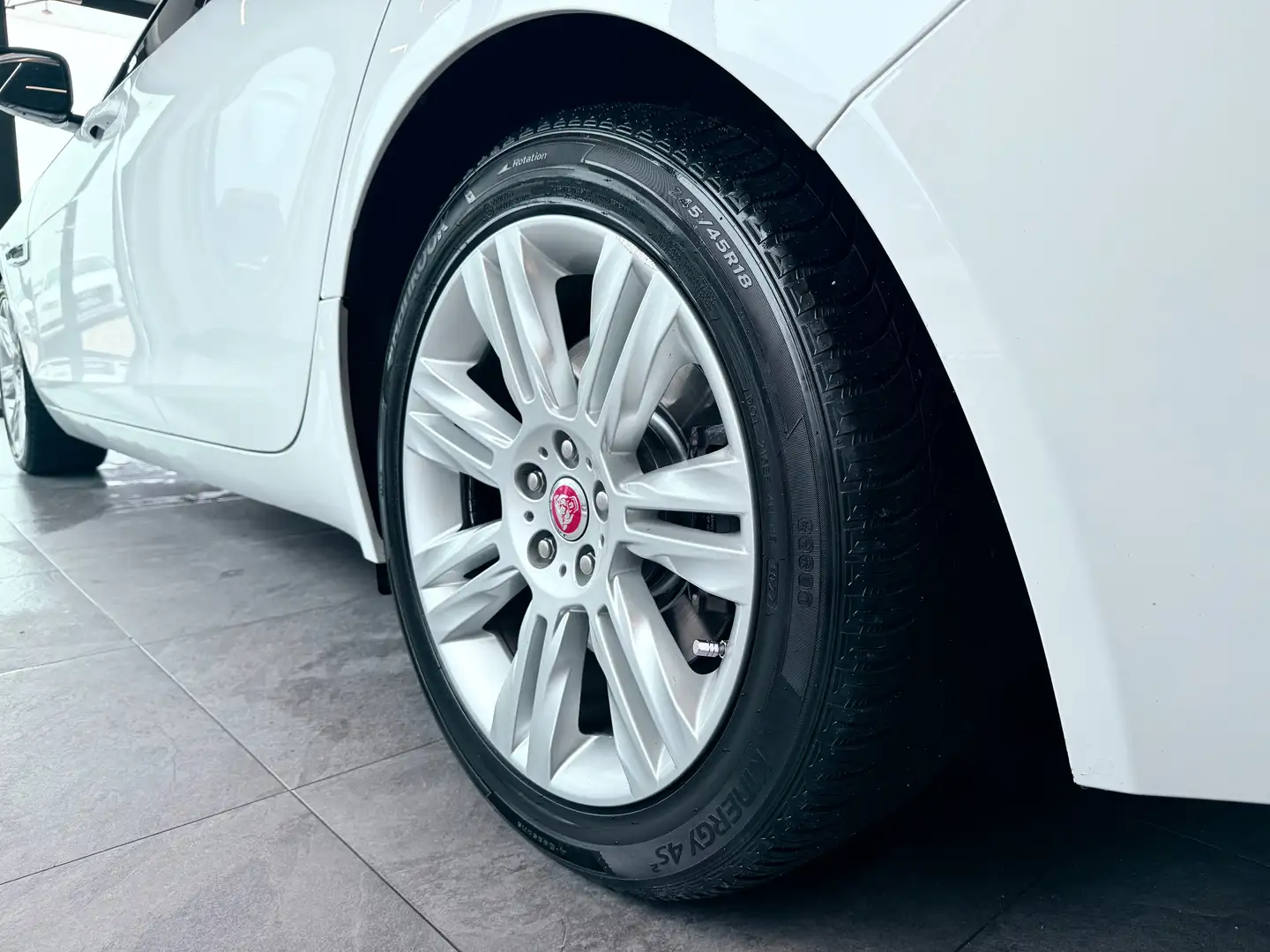 Vehicle image, number 6