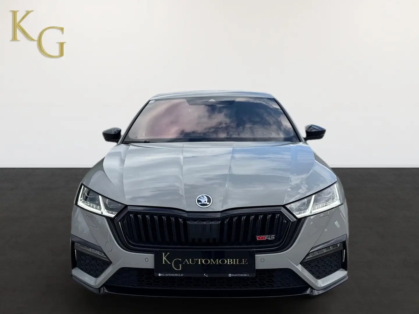 Vehicle image, number 12