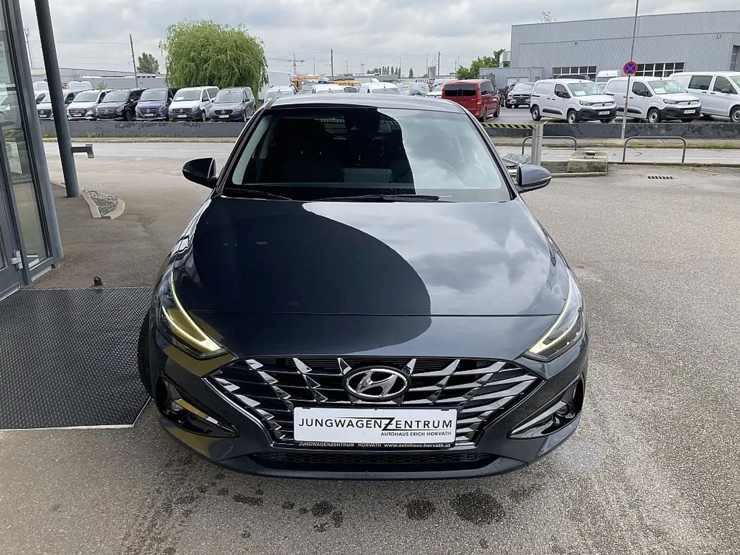 Vehicle image, number 3