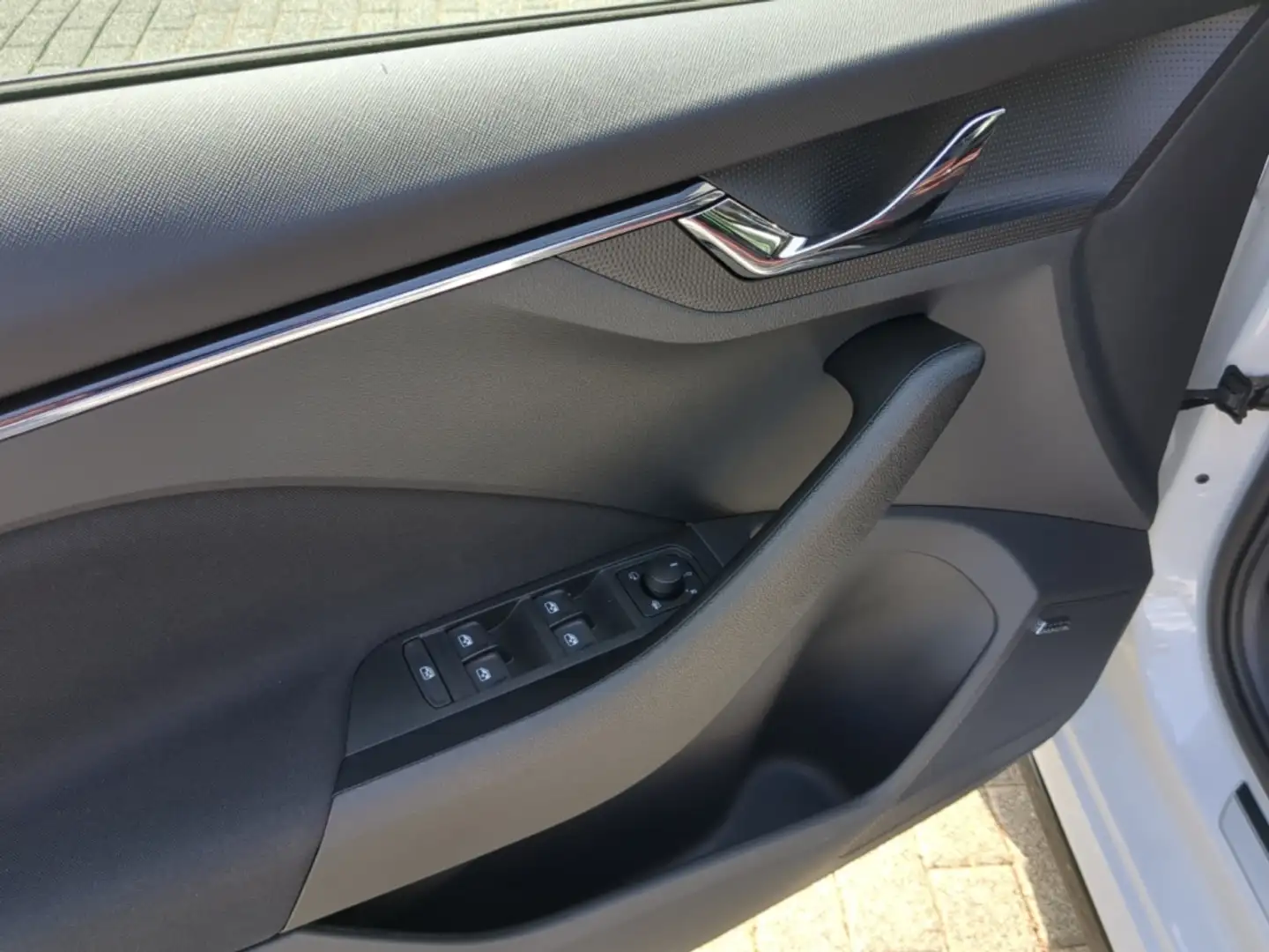 Vehicle image, number 8