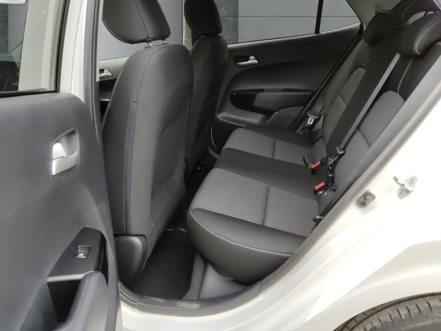 Vehicle image, number 9