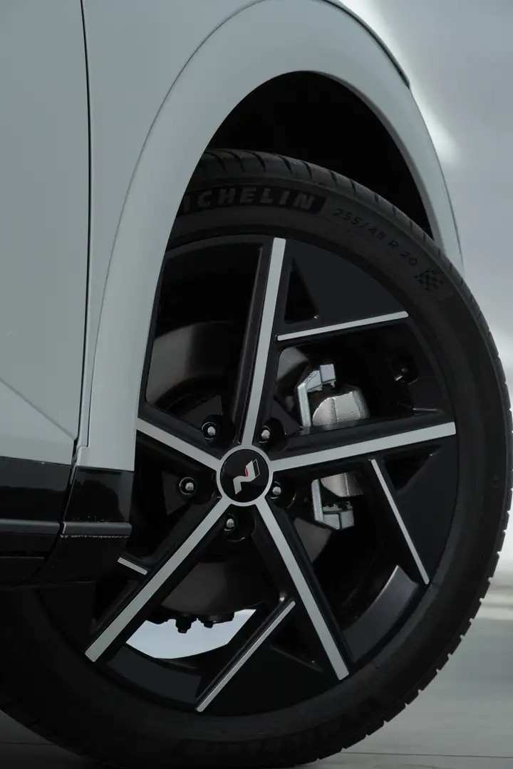 Vehicle image, number 9